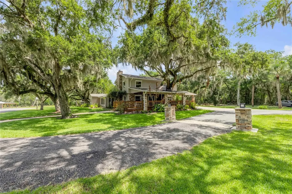800 Hidden Oaks Lane Oak Hill FL 32759