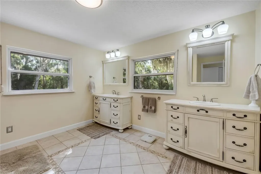 800 Hidden Oaks Lane Oak Hill FL 32759