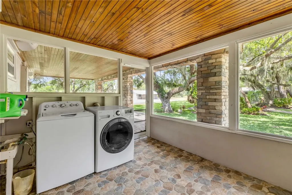 800 Hidden Oaks Lane Oak Hill FL 32759