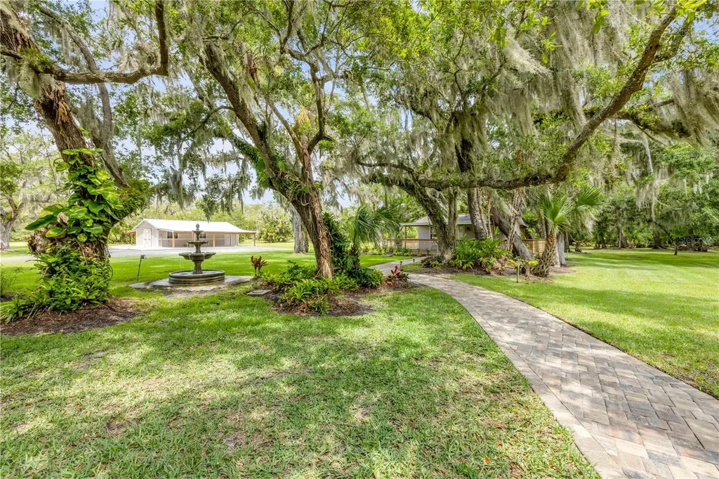 800 Hidden Oaks Lane Oak Hill FL 32759