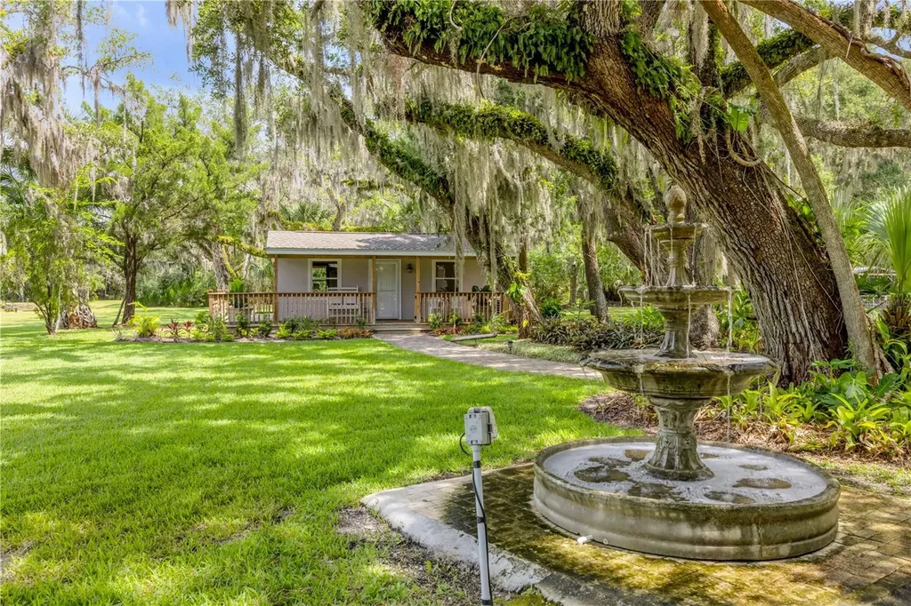 800 Hidden Oaks Lane Oak Hill FL 32759
