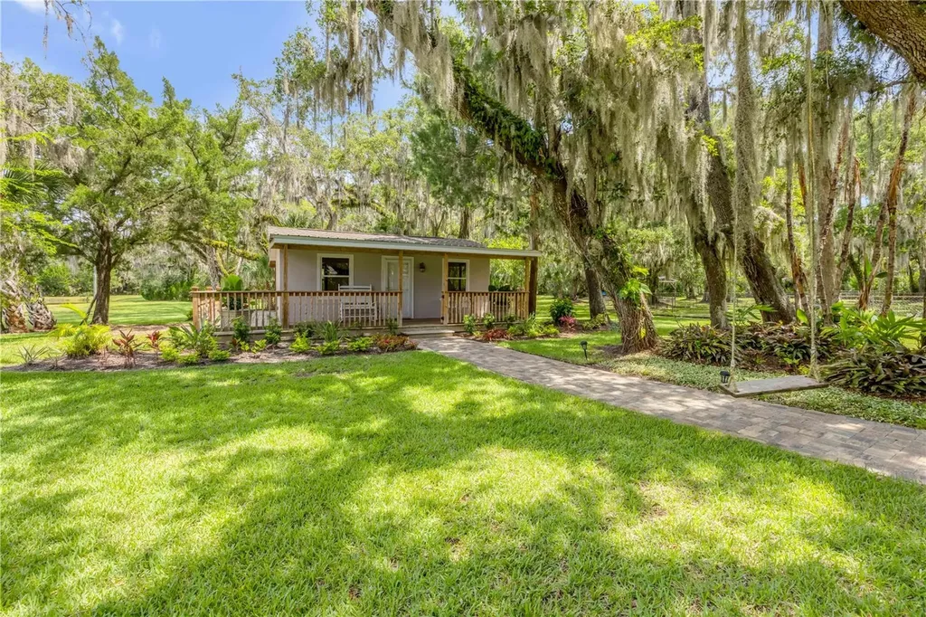 800 Hidden Oaks Lane Oak Hill FL 32759