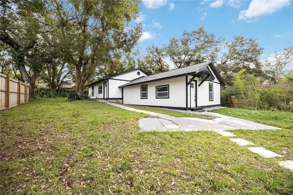 5433 579 Highway Seffner FL 33584