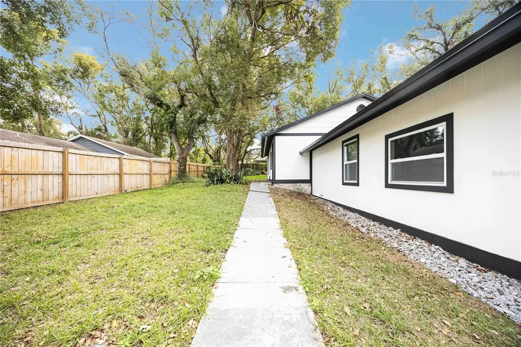 5433 579 Highway Seffner FL 33584