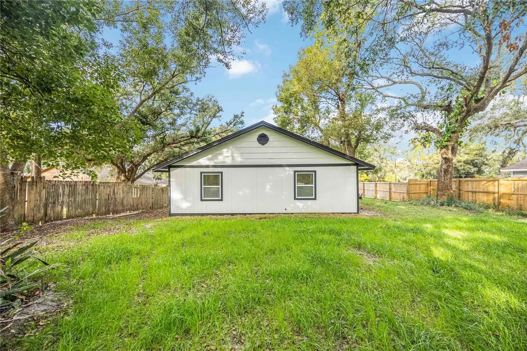 5433 579 Highway Seffner FL 33584