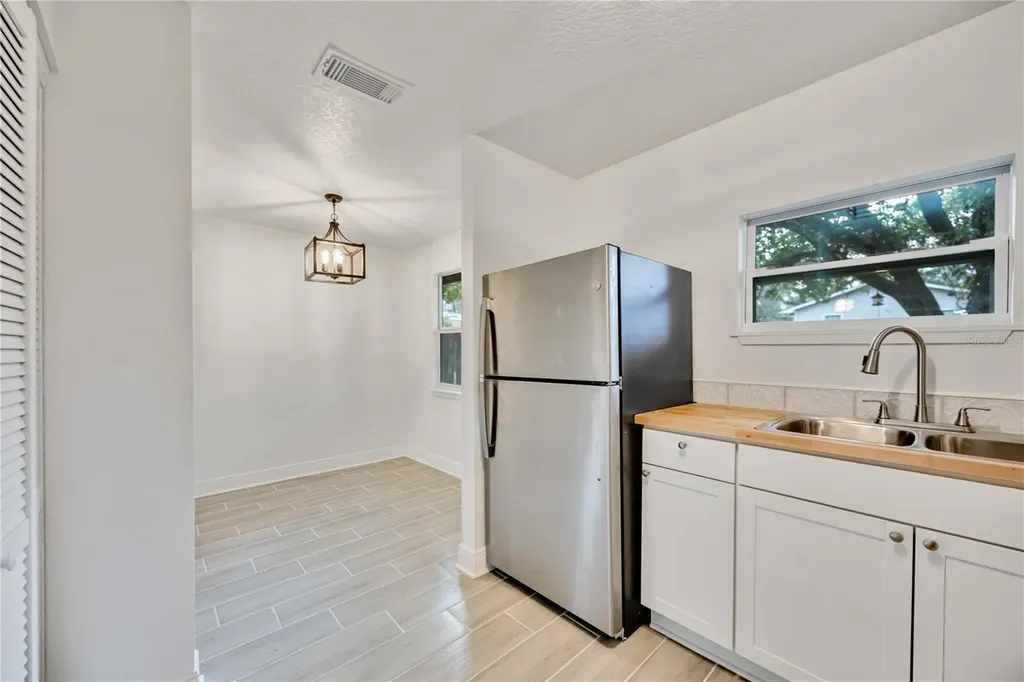 5433 579 Highway Seffner FL 33584