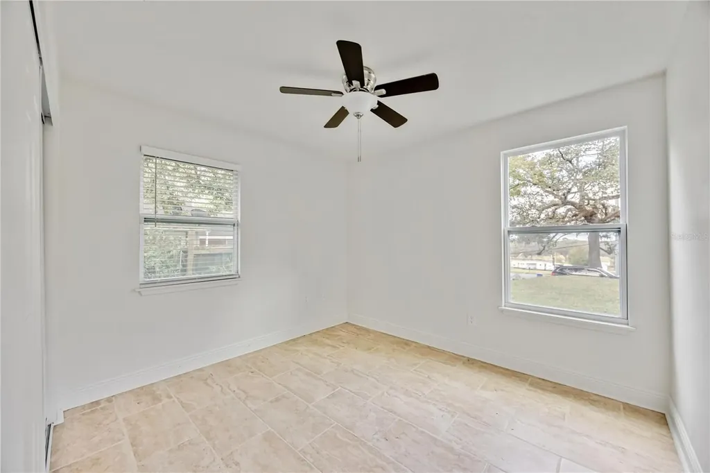 5433 579 Highway Seffner FL 33584