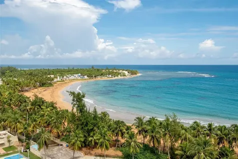 1404 Cond Playa Azul Iii Luquillo PR 00773