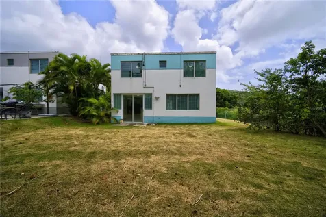 D-17 Urb. Vista Verde Fajardo PR 00738
