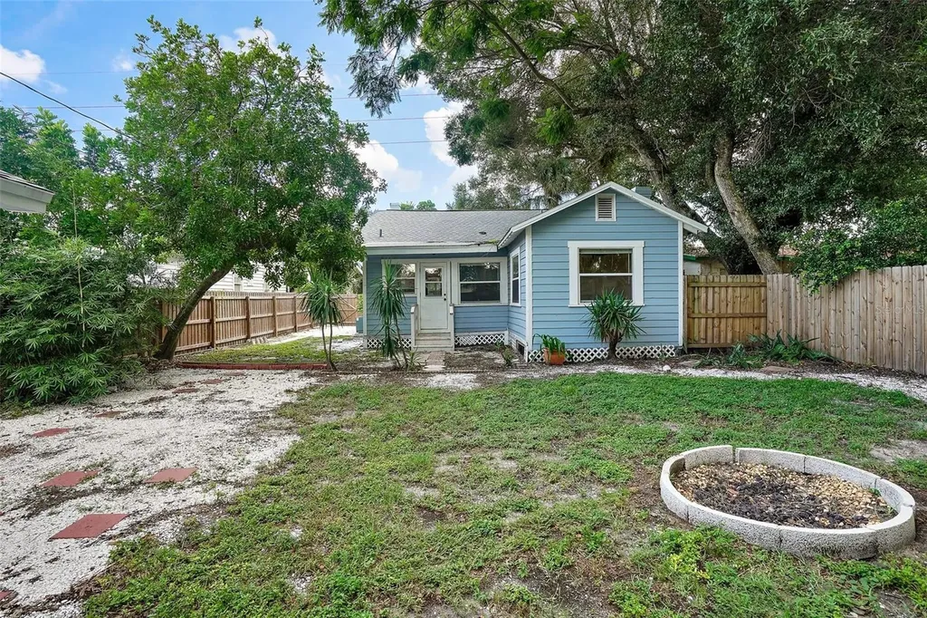 2111 Burlington Avenue N St Petersburg FL 33713