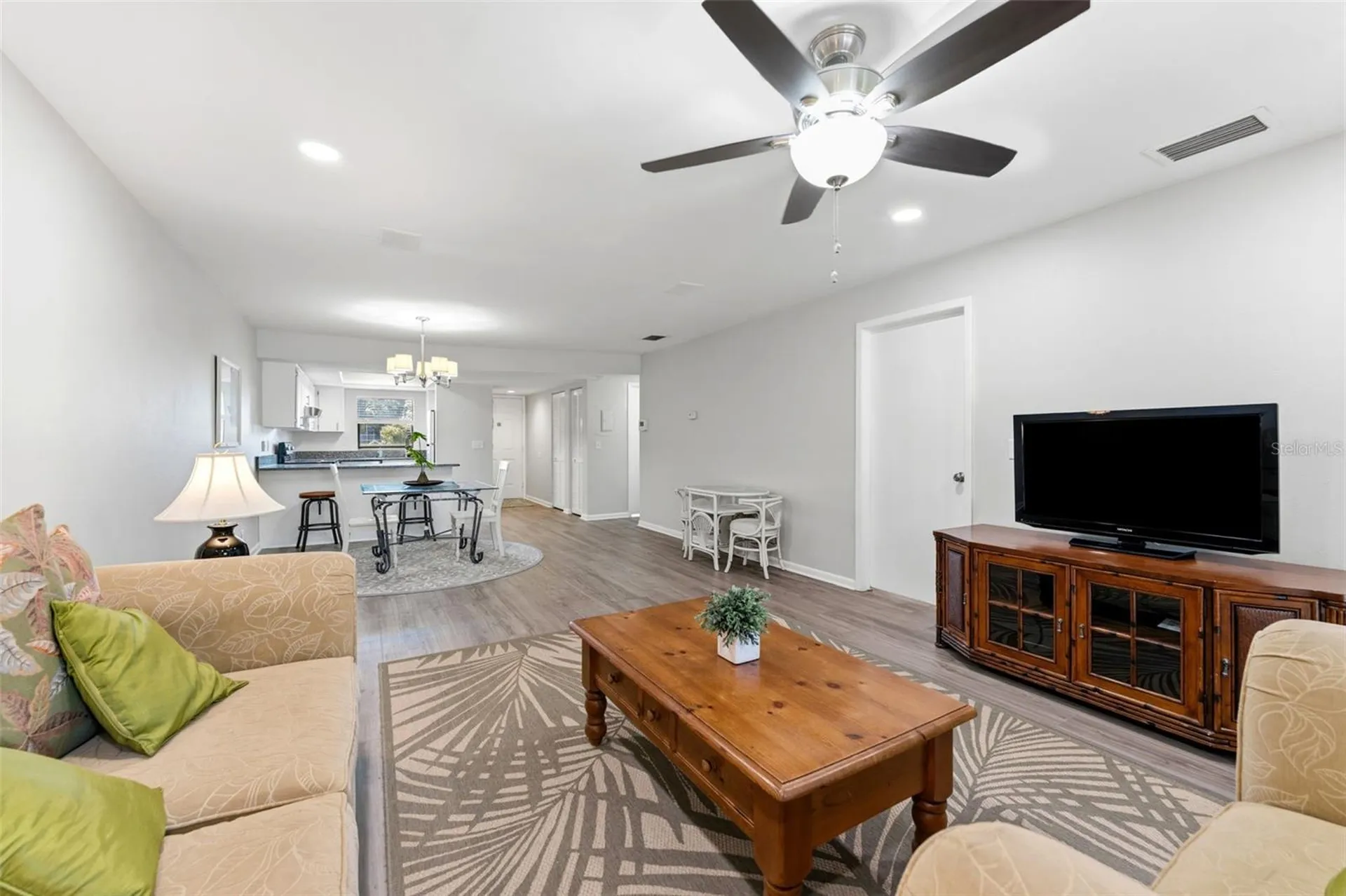 101 Lake Avenue NE Largo FL 33771