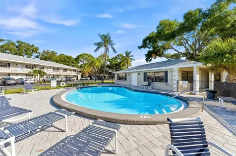 101 Lake Avenue NE Largo FL 33771
