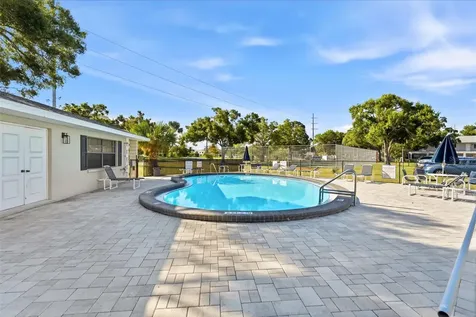 101 Lake Avenue NE Largo FL 33771