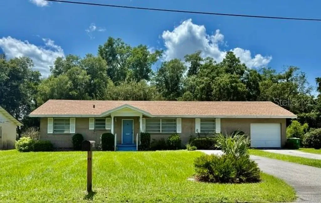 420 N Fairview Avenue Deland FL 32724