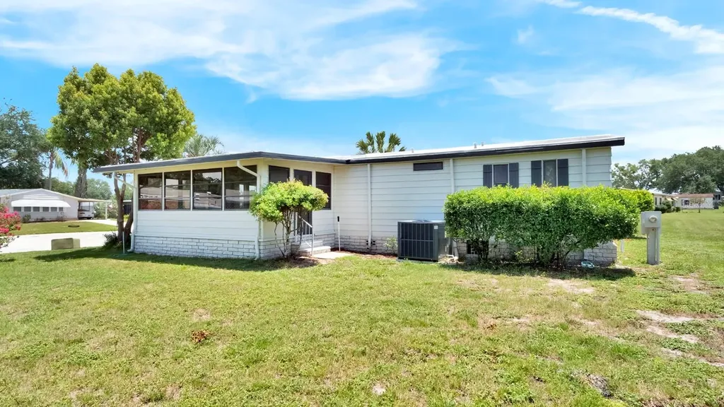 2330 Loveplum Court Zellwood FL 32798