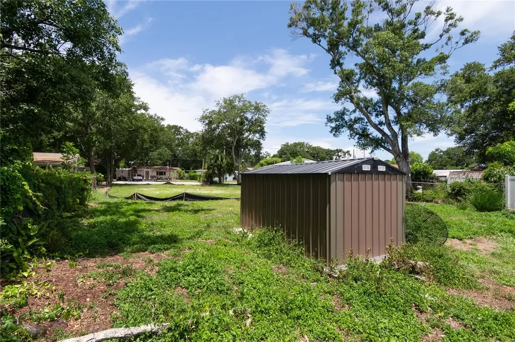 658 15th Street NW Largo FL 33770