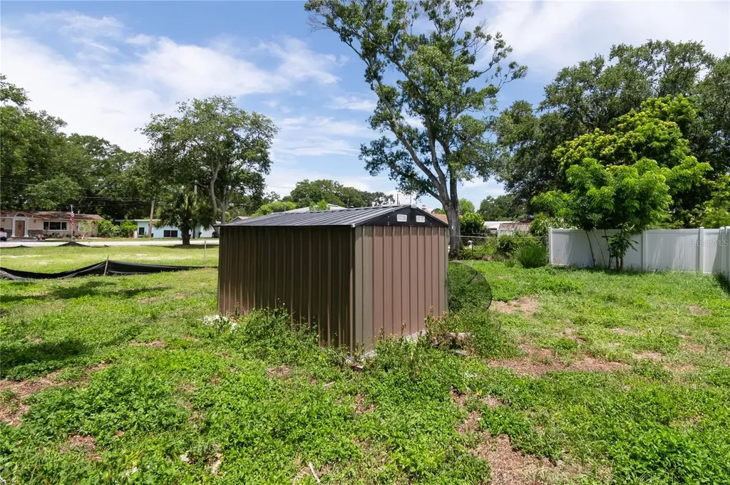 658 15th Street NW Largo FL 33770