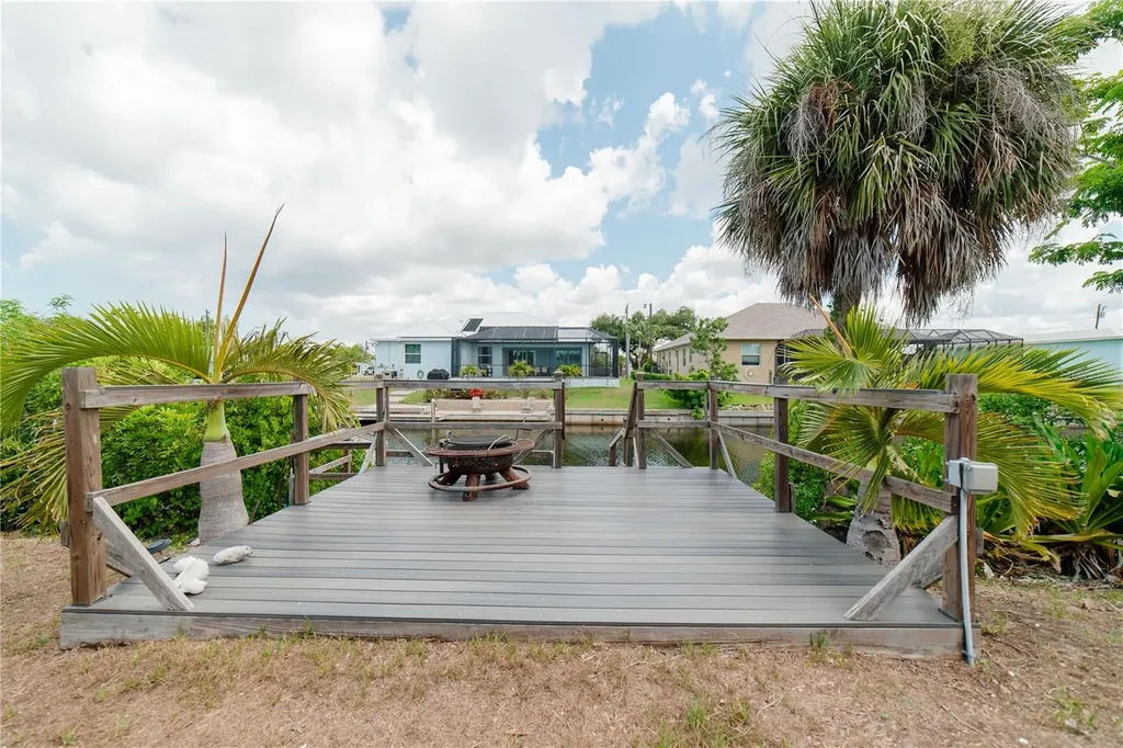 832 E 4th Street Englewood FL 34223