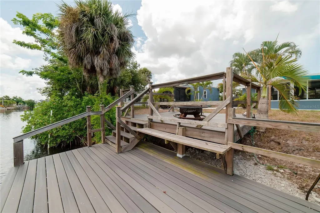 832 E 4th Street Englewood FL 34223