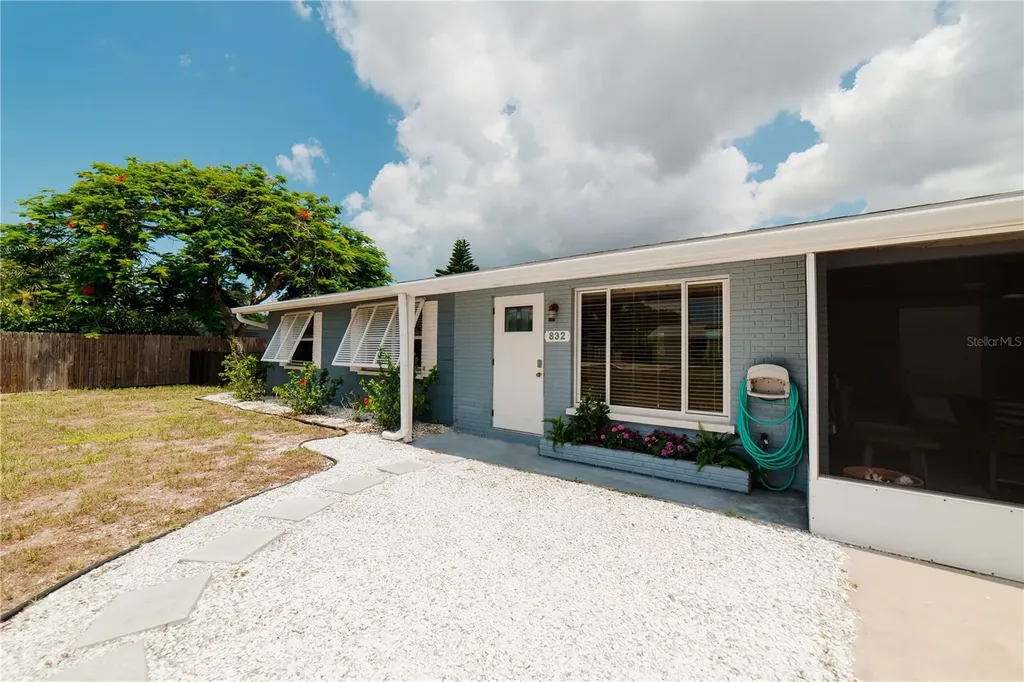 832 E 4th Street Englewood FL 34223