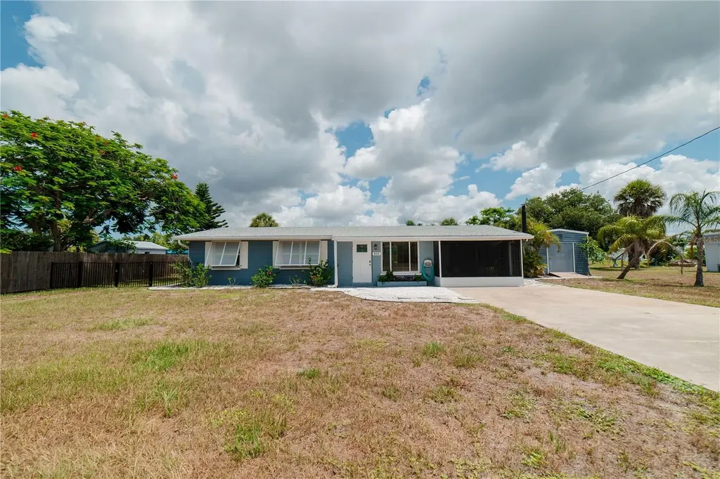 832 E 4th Street Englewood FL 34223