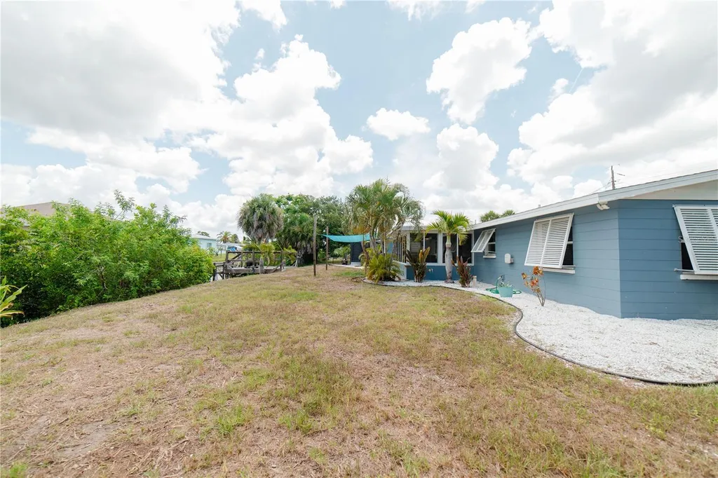 832 E 4th Street Englewood FL 34223