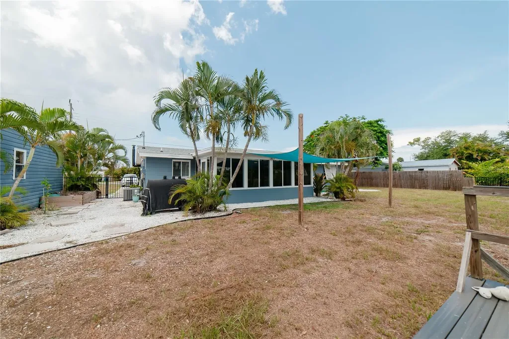 832 E 4th Street Englewood FL 34223