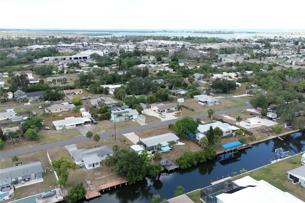 832 E 4th Street Englewood FL 34223