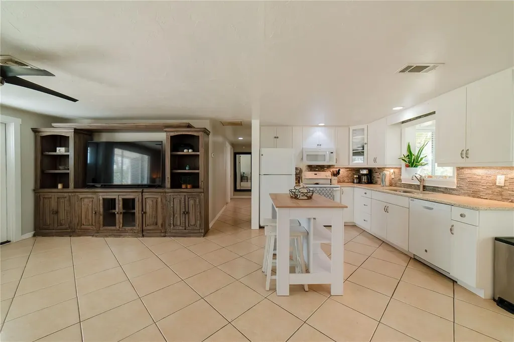 832 E 4th Street Englewood FL 34223
