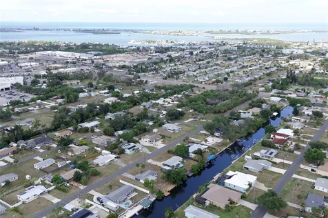 832 E 4th Street Englewood FL 34223