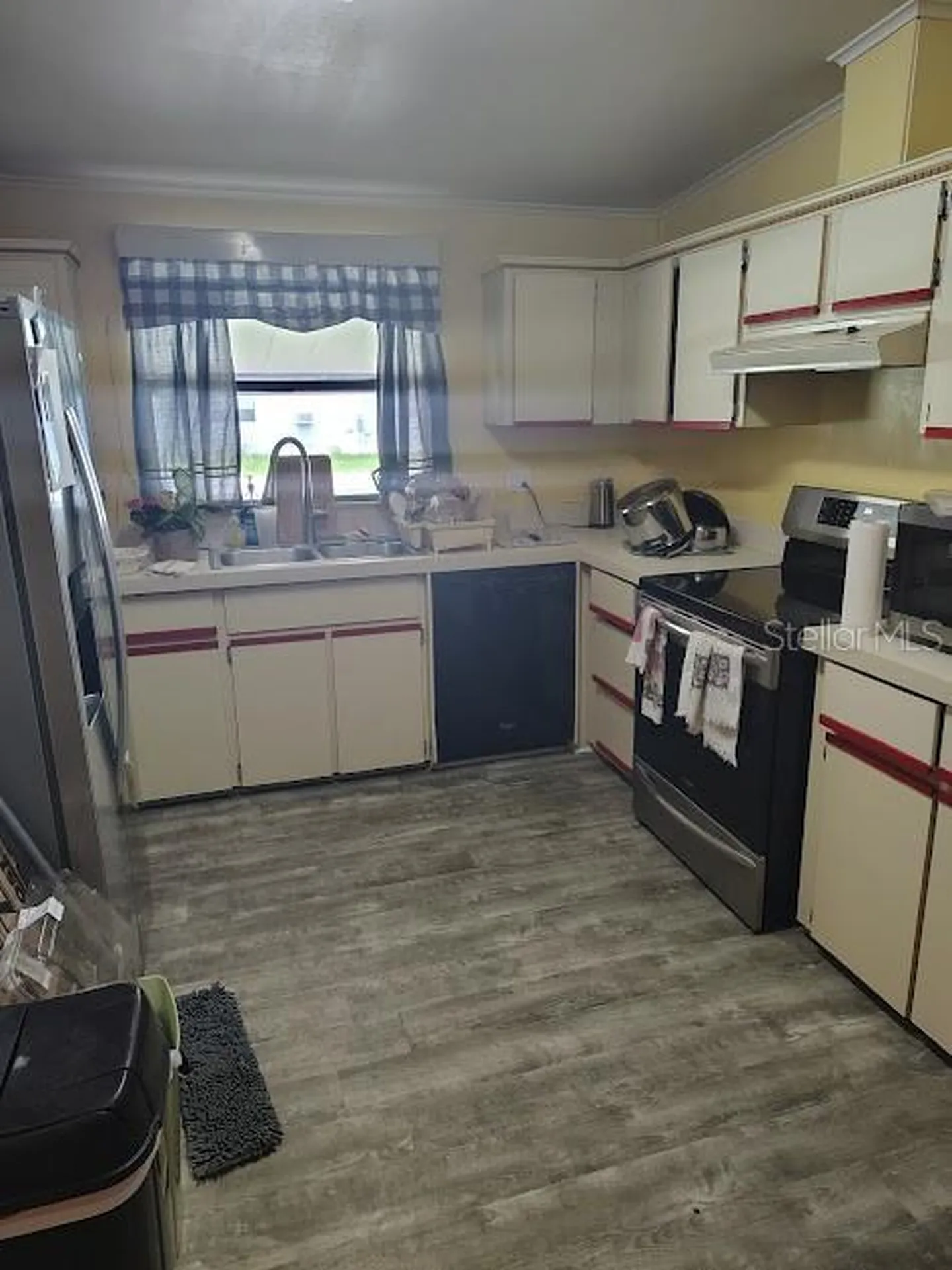 38553 Alston Avenue Zephyrhills FL 33542