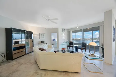 7872 Sailboat Key Boulevard S South Pasadena FL 33707