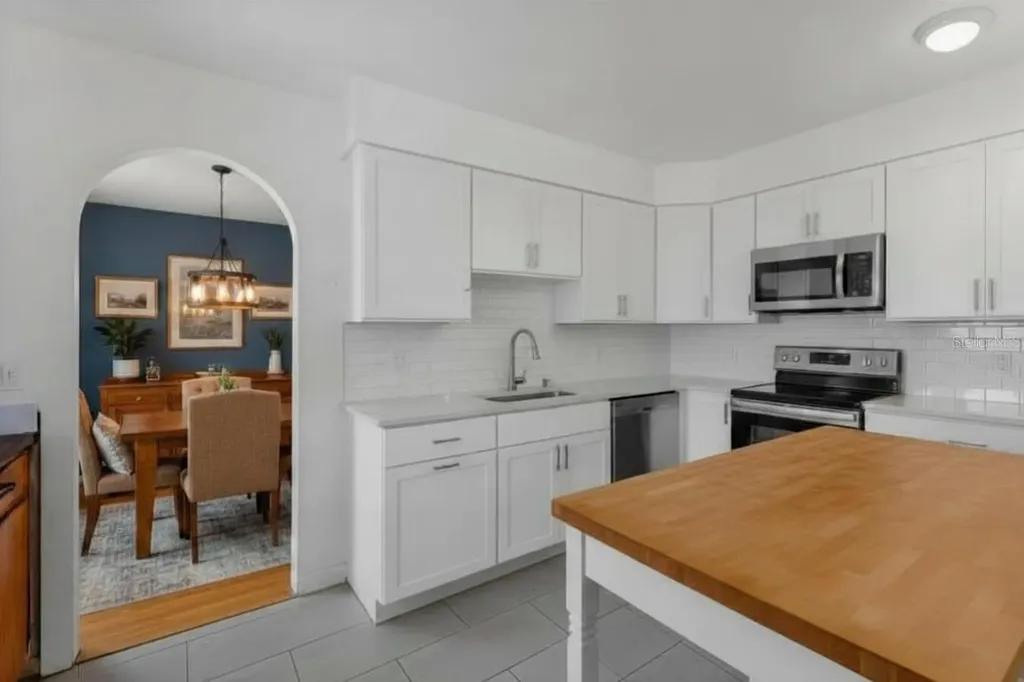2406 Dellwood Drive Orlando FL 32806
