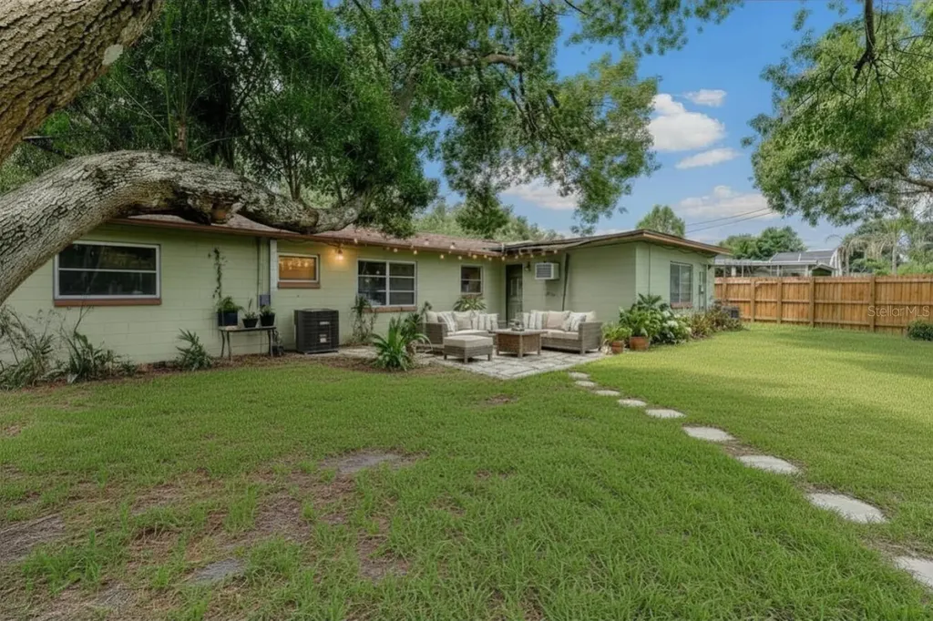 2406 Dellwood Drive Orlando FL 32806
