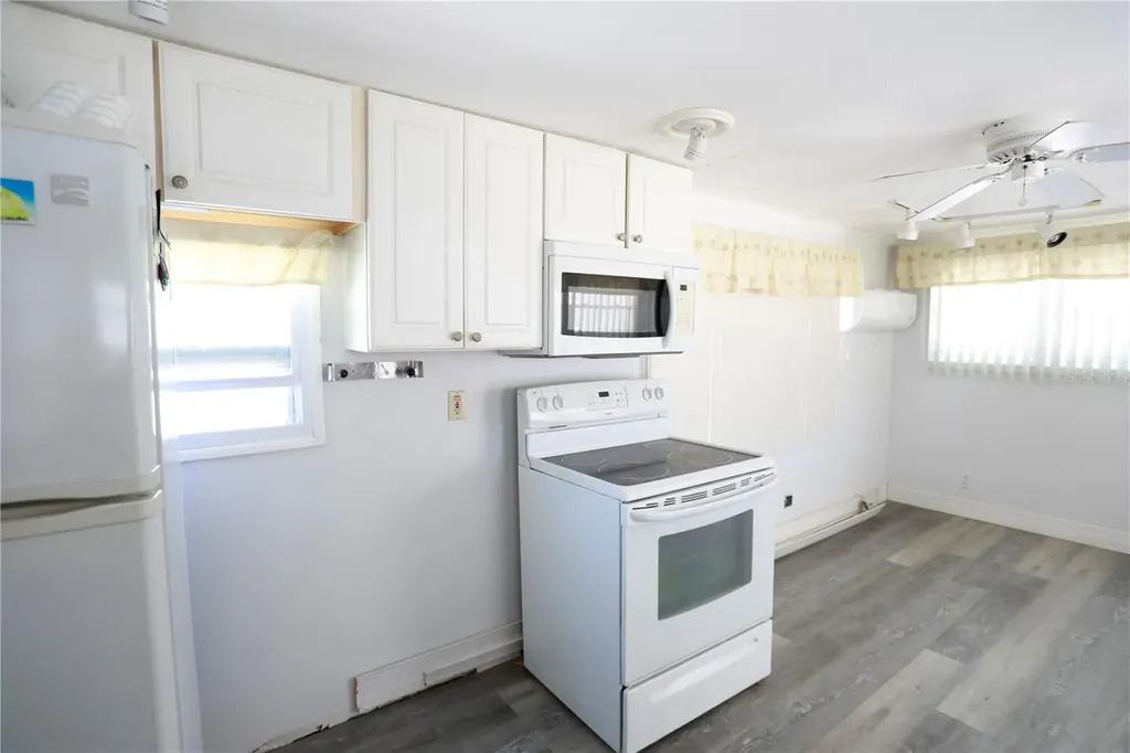 2295 N Beach Road Englewood FL 34223