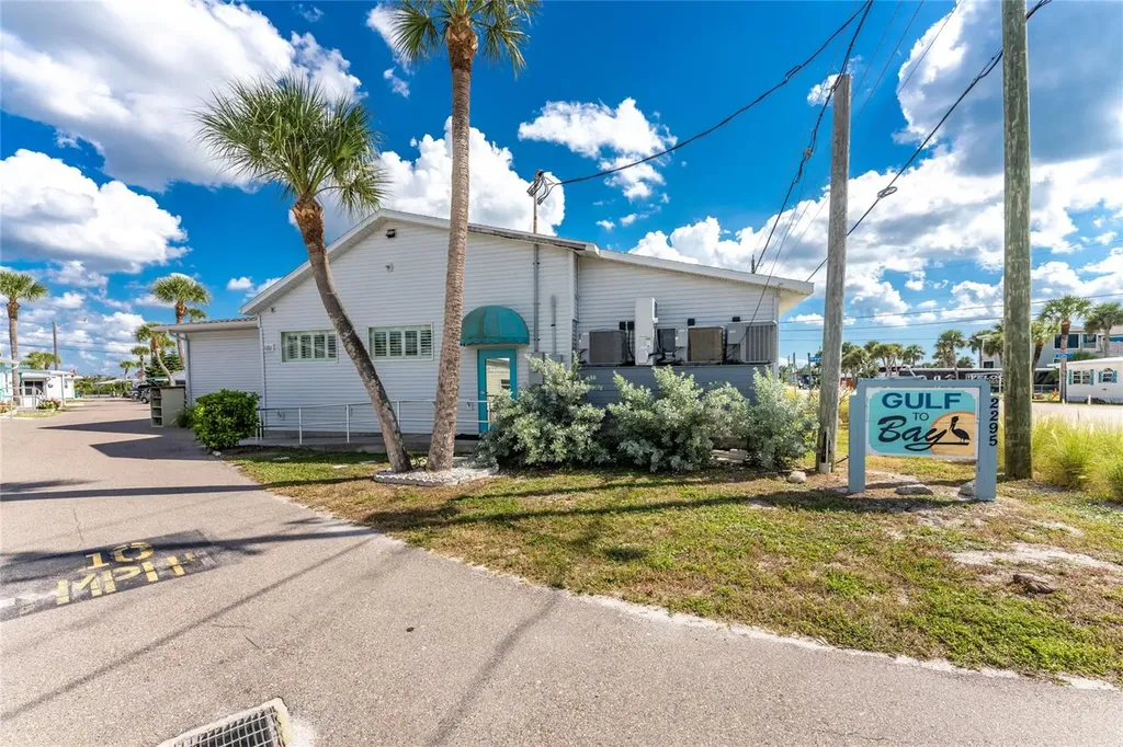 2295 N Beach Road Englewood FL 34223