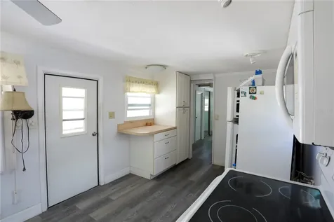 2295 N Beach Road Englewood FL 34223