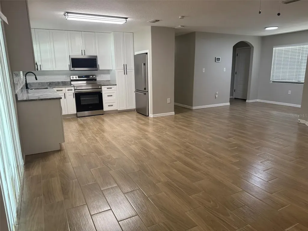 1008 N Bracewell Drive Plant City FL 33563