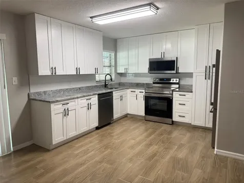 1008 N Bracewell Drive Plant City FL 33563