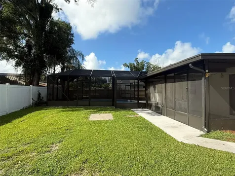 1008 N Bracewell Drive Plant City FL 33563
