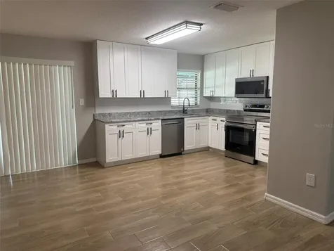 1008 N Bracewell Drive Plant City FL 33563