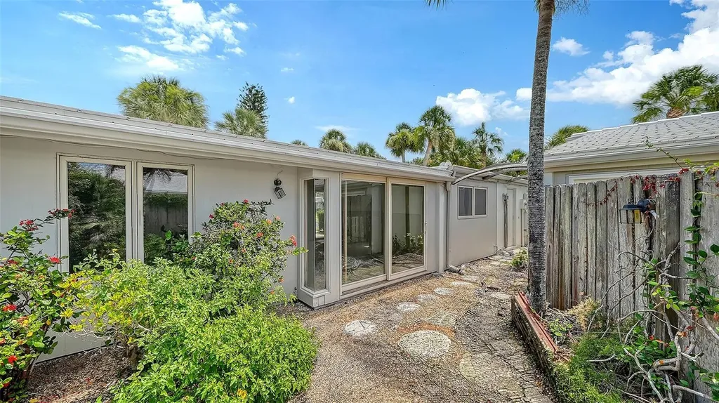 208 Hourglass Way Sarasota FL 34242