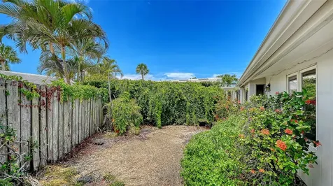 208 Hourglass Way Sarasota FL 34242