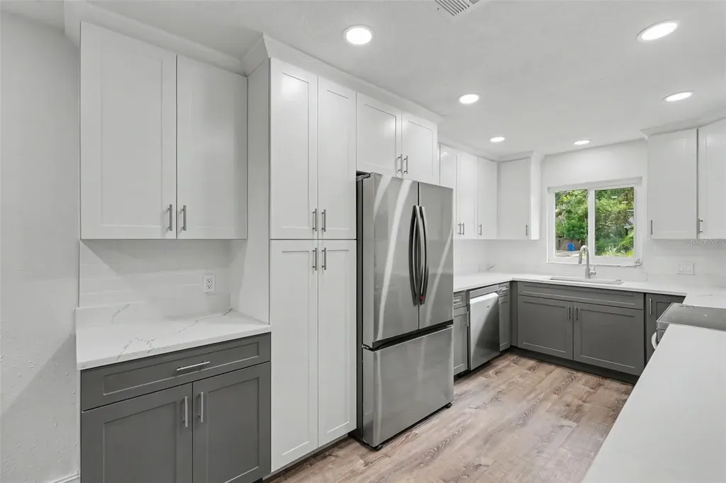 8170 22nd Avenue N St Petersburg FL 33710