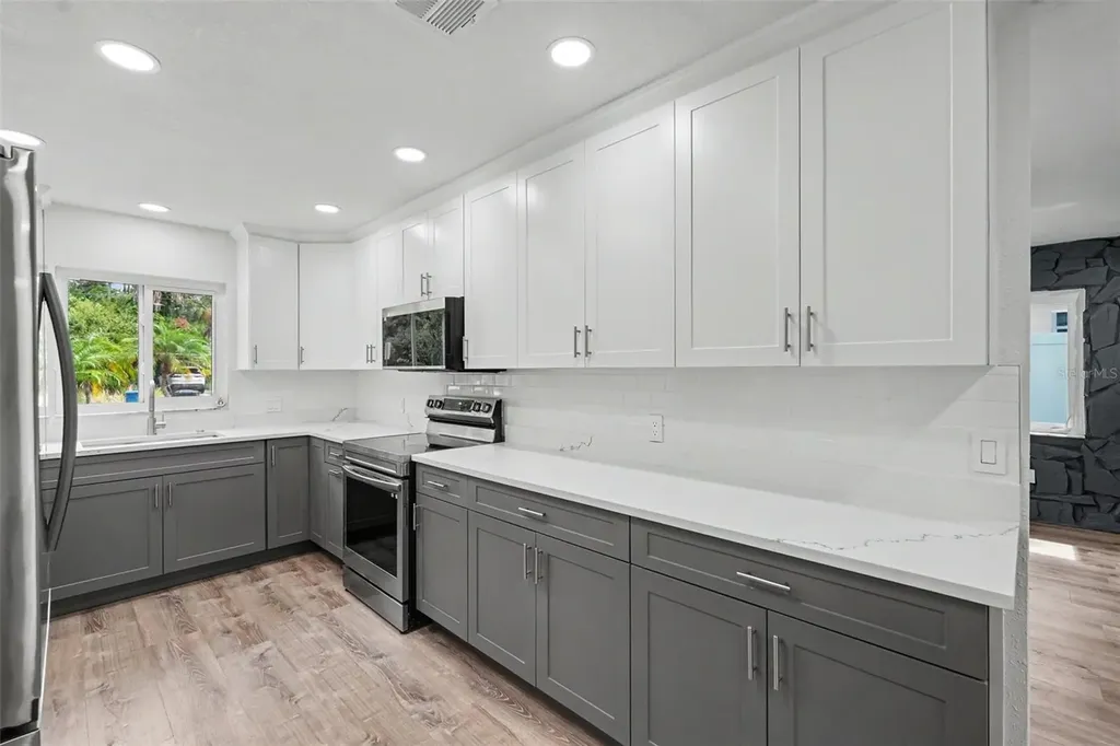 8170 22nd Avenue N St Petersburg FL 33710