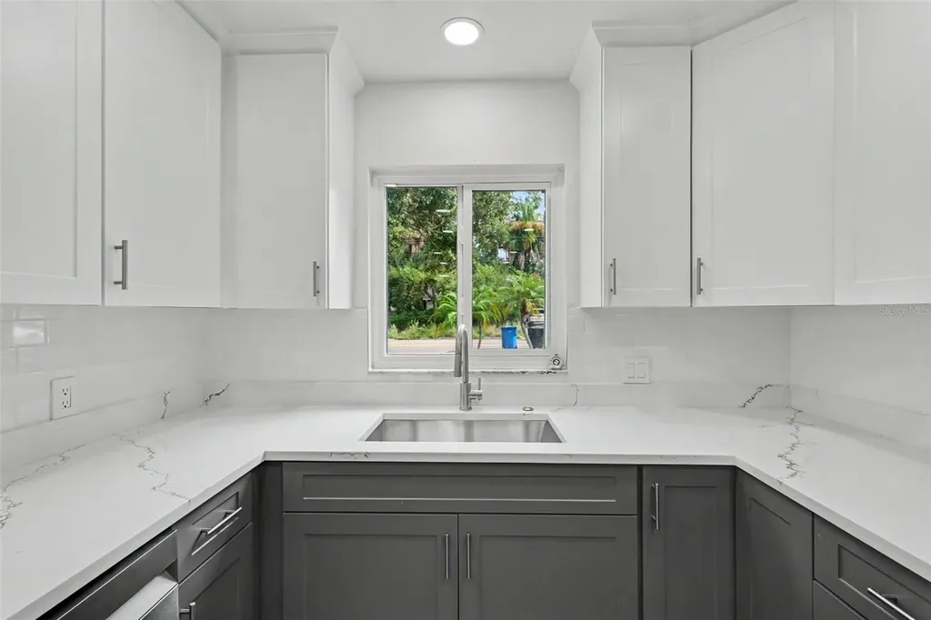 8170 22nd Avenue N St Petersburg FL 33710