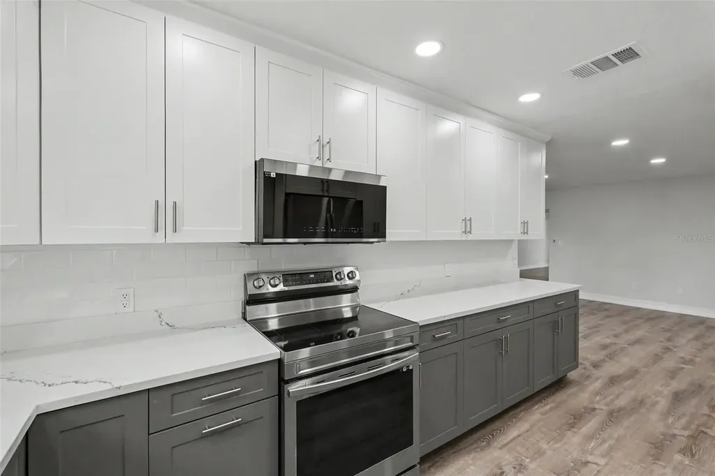 8170 22nd Avenue N St Petersburg FL 33710