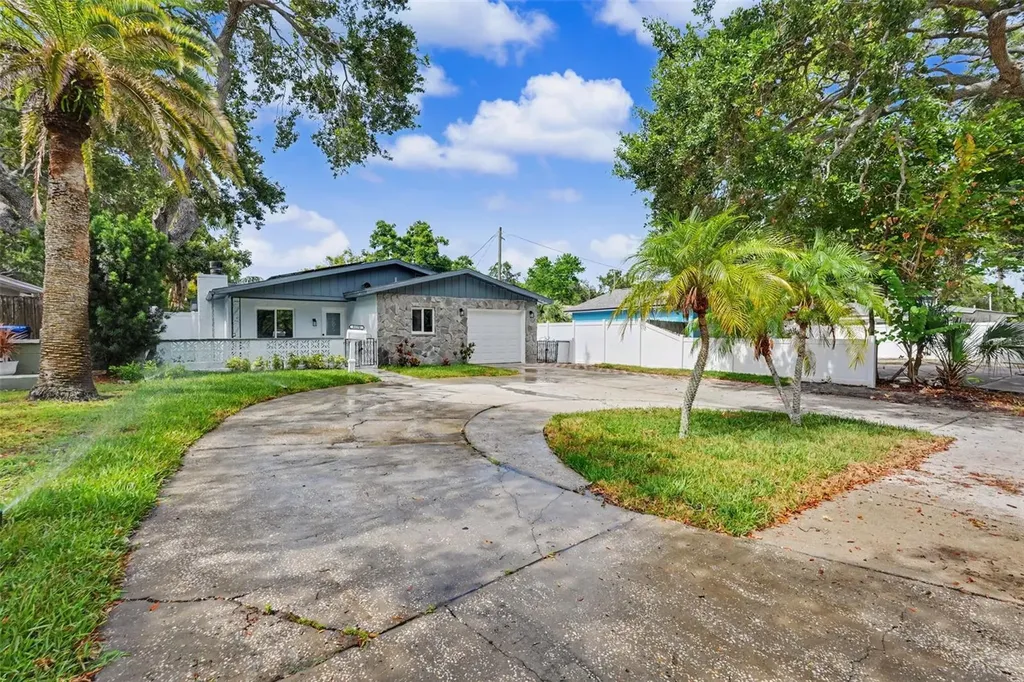8170 22nd Avenue N St Petersburg FL 33710