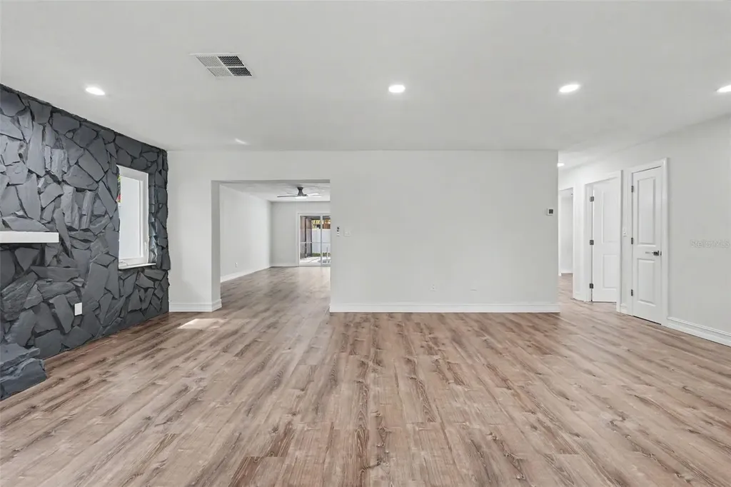 8170 22nd Avenue N St Petersburg FL 33710