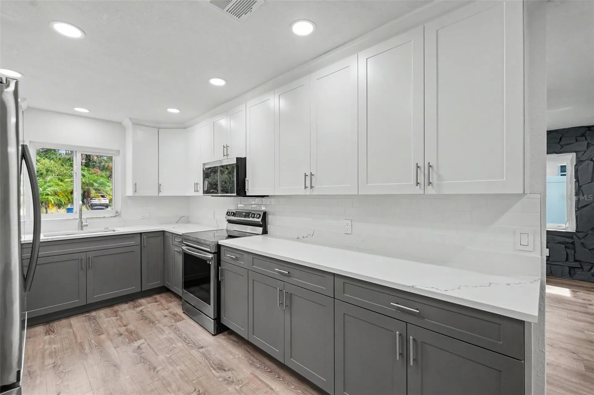 8170 22nd Avenue N St Petersburg FL 33710